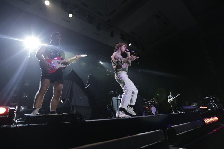 Don Broco saat tampil di acara Konser Mike Shinoda bertajuk Post Traumatic Tour 2019 di JIExpo Kemayoran, Jakarta Pusat, Rabu (4/9/2019).