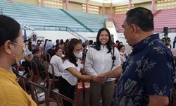 Pemkab Jembrana Bagikan Beasiswa untuk Mahasiswa Berprestasi dan Kurang Mampu