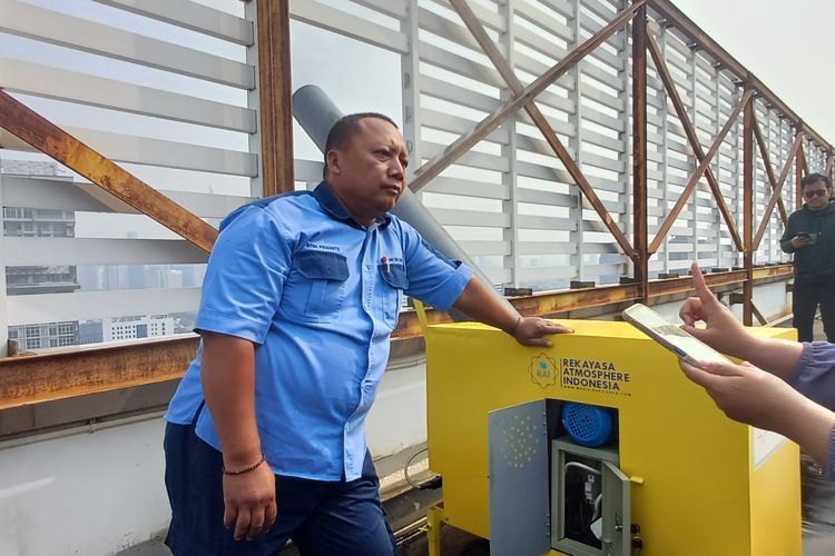 Teknologi Water Mist diuji coba di rooftop Gedung Blok H Balai Kota DKI Jakarta, Jumat (1/9/2023).