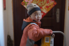 Kisah Viral Bocah Pengantar Paket Ini Jadi Potret Kemiskinan di China