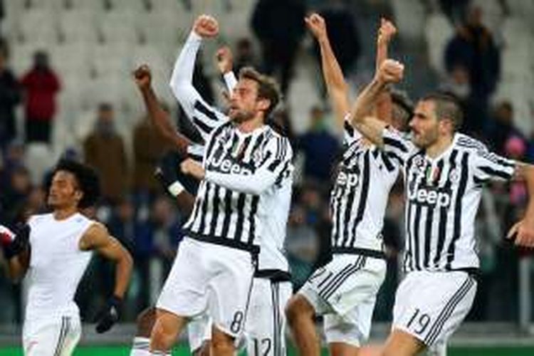 Para pemain Juventus merayakan kemenangan 1-0 atas Genoa pada lanjutan Serie A di Juventus Stadium, Rabu (3/2/2016).