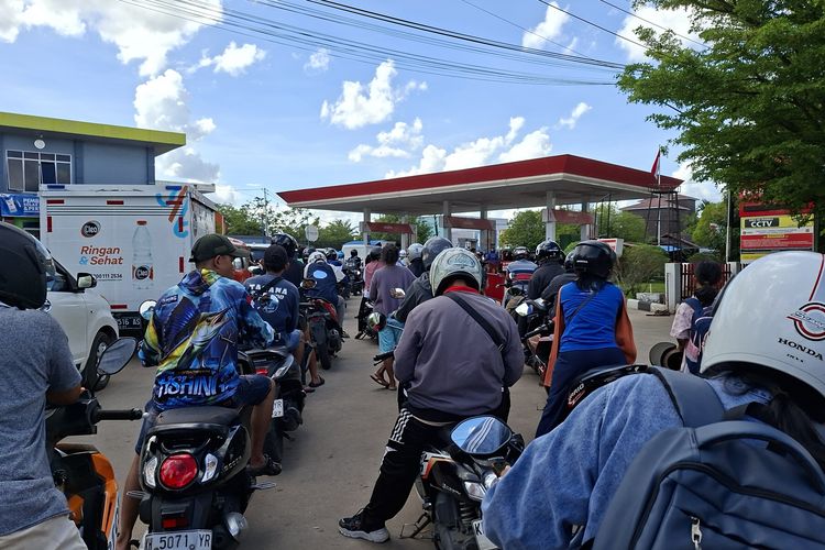 Antrean Panjang Pertalite di Palangka Raya Beratkan Ojol, Penghasilan Driver Berkurang