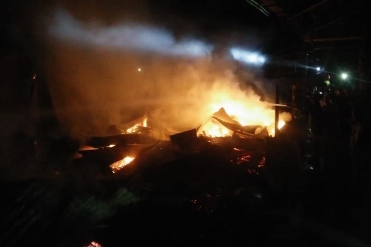 Pasar tradisional di Desa/Kecamatan Cilongok, Kabupaten Banyumas, Jawa Tengah, terbakar, Jumat (18/10/2019) petang.
