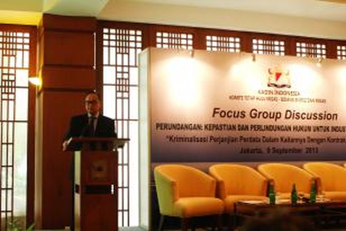 Ketua Umum Kamar Dagang dan Industri (Kadin) Indonesia, Suryo Bambang Sulisto, memberikan sambutan dalam forum group discussion 