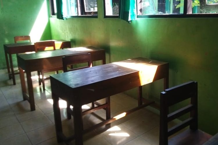 Schools in Jakarta remain empty as distance learning continues