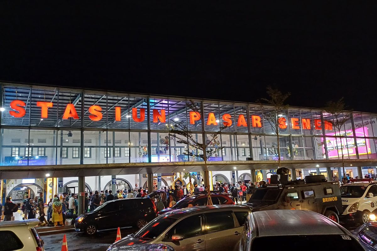 Penampakan Stasiun Pasar Senen, Jakarta Pusat, Minggu (14/4/2024).