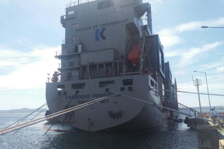 Kapal listrik asal Turki yang bernama Karadeniz Powership Gokhan Bey yang mensuplai daya 60 MW untuk Kota Kupang dan kabupaten lainnya di daratan Timor