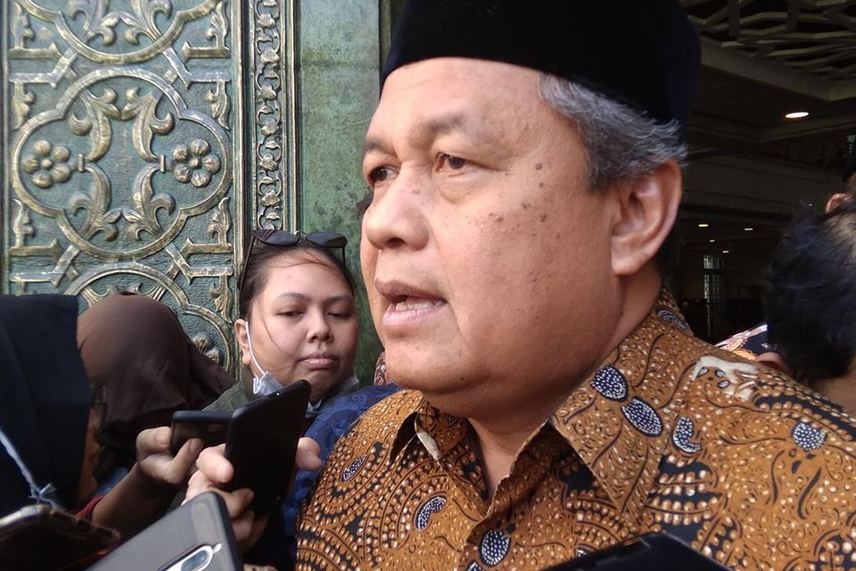 Gubernur Bank Indonesia Perry Warjiyo dalam paparan singkatnya di Kompleks Masjid BI Jakarta, Jumat (24/5/2019).