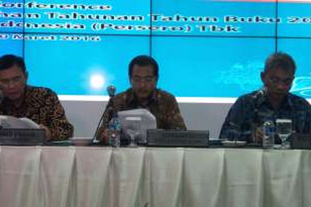 Direktur Utama BNI Ahmad Baiquni (kiri) dalam Rapat Umum Pemegang Saham Tahunan BNI Kamis (10/3/2016) di Jakarta