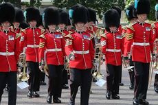 Mengapa Topi Pasukan Kerajaan Inggris Harus Panjang? Ini Alasannya