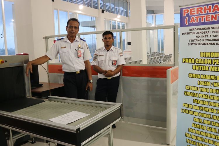 Bandara Maleo, di Morowali, Sulawesi Tengah, saat kunjungan kerja bersama Dirjen Perhubungan Udara Kementerian Perhubungan, Selasa (27/2/2018).