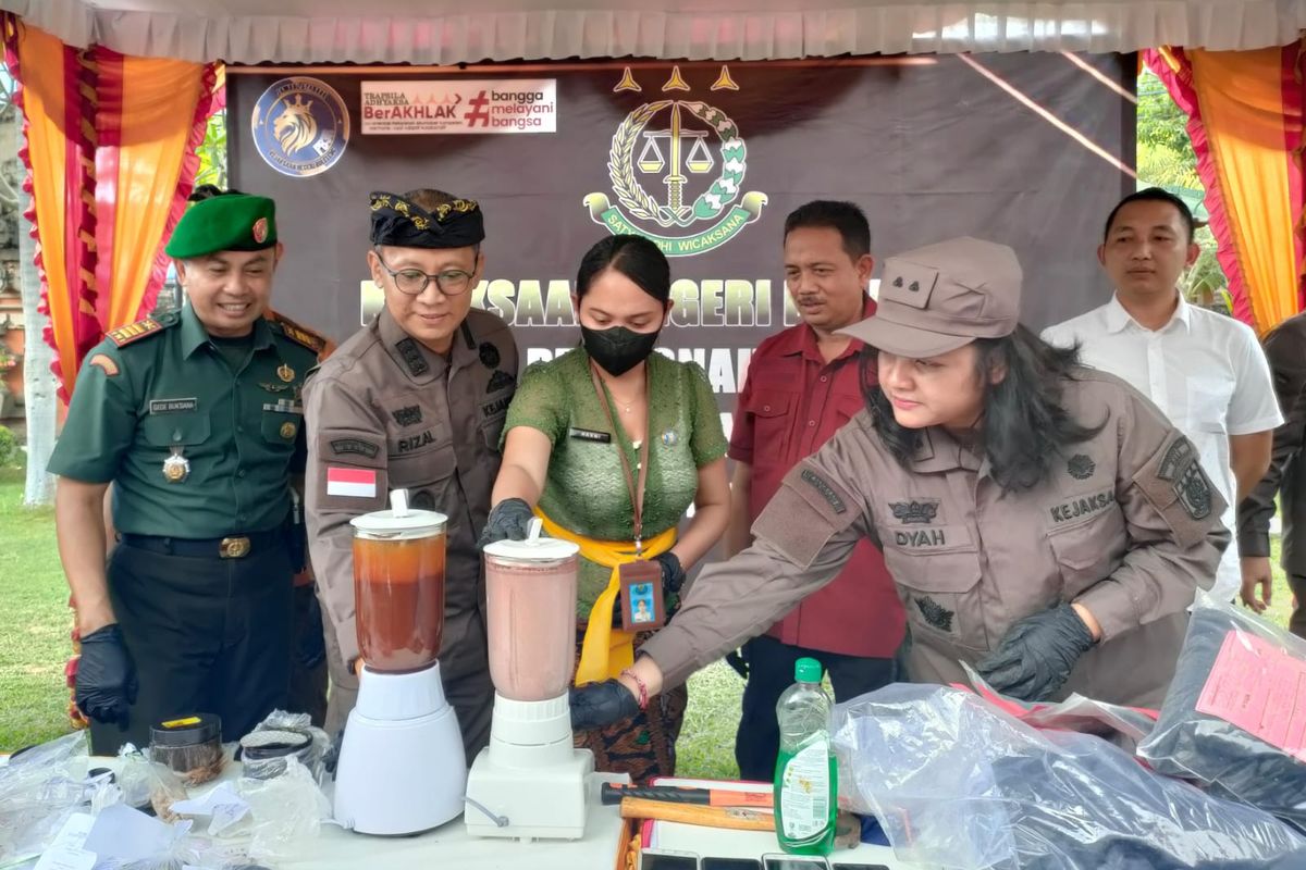 Pemusnahan barang bukti narkoba di Kantor Kejari Buleleng, Kamis (9/11/2023). 