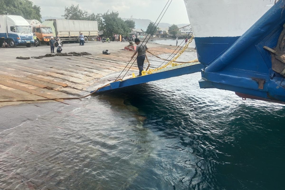 KMP Gading Nusantara saat uji sandar di Pelabuhan Ketapang Banyuwangi. 