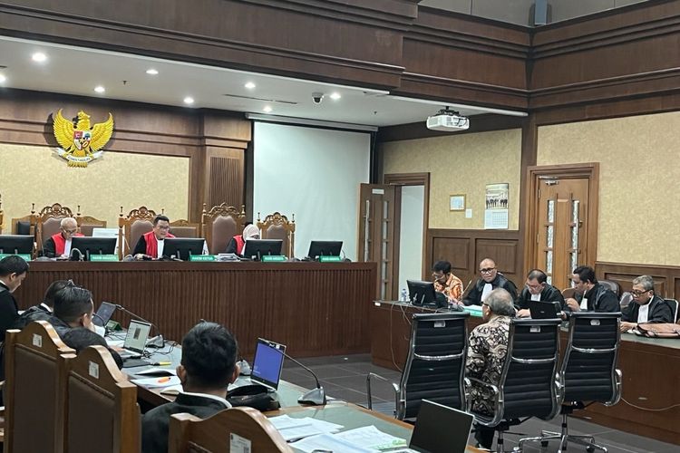 Eks Sekretaris Jenderal (Sekjen) Kementan Kasdi Subagyono saat menjadi saksi mahkota untuk terdakwa SYL dan Muhammad Hatta dalam sidang di Pengadilan Tindak Pidana Korupsi (Tipikor) pada Pengadilan Negeri (PN) Jakarta Pusat, Rabu (19/6/2024).