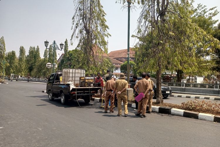 Jalan Alun-alun Kajen Mulus Diaspal Lagi, Warga Pekalongan: Kenapa Bukan Desa?