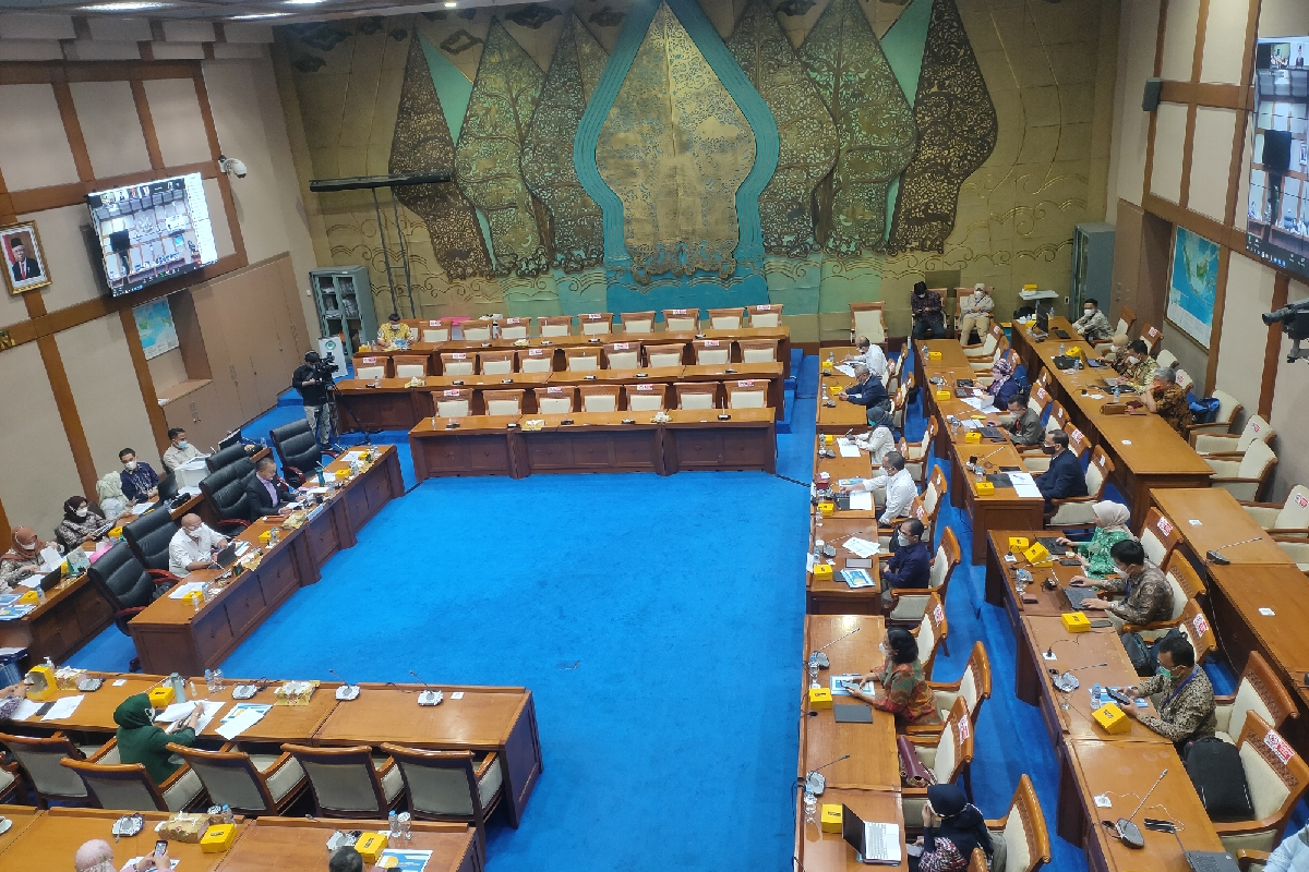 Suasana rapat Komisi VII DPR. 