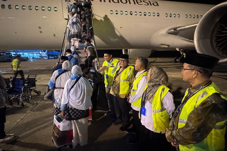 3.913 Jemaah Embarkasi Padang Bertolak ke Tanah Suci, Dua Orang Wafat di Madinah