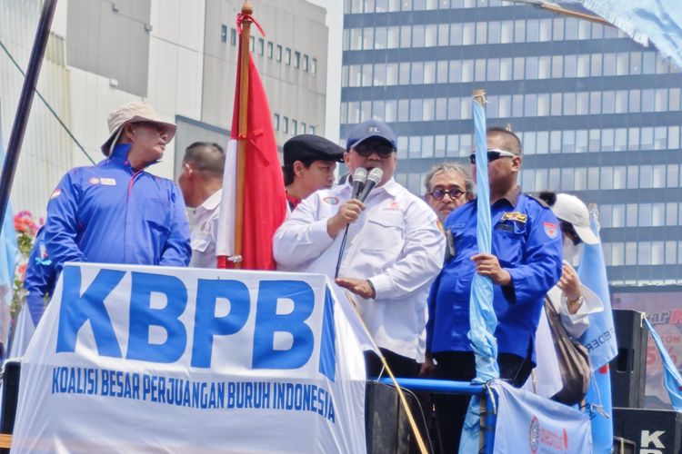 Andi Gani Pimpin Demo Buruh di Sudirman Jakpus, Serukan “Hidup Kapolri!”