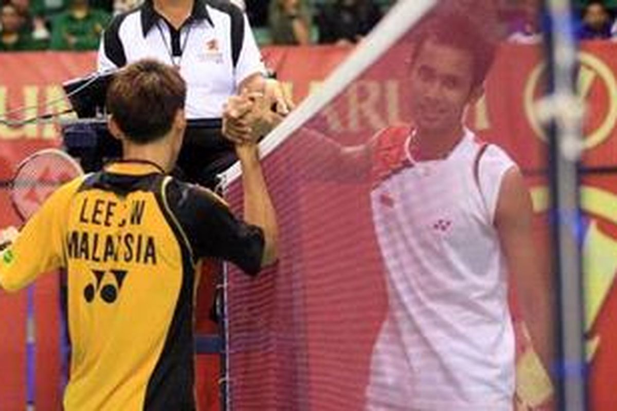 Pebulu tangkis Indonesia, Dionysius Hayom Rumbaka (kanan).