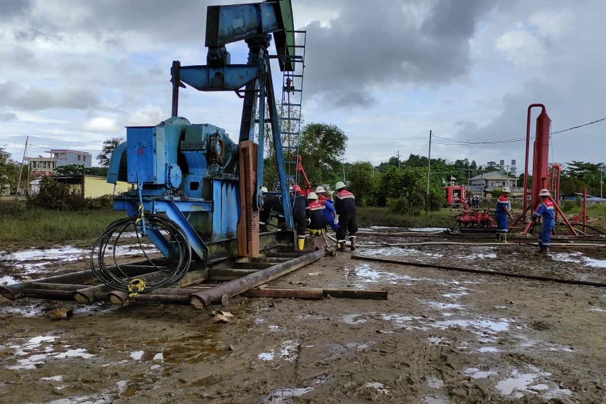 Penanganan sumur minyak di Tarakan milik Pertamina EP Tarakan Field yang semburkan lumpur.