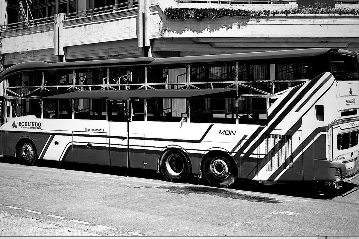 Bus baru PO Borlindo, pakai bodi Skylander di atas sasis tronton