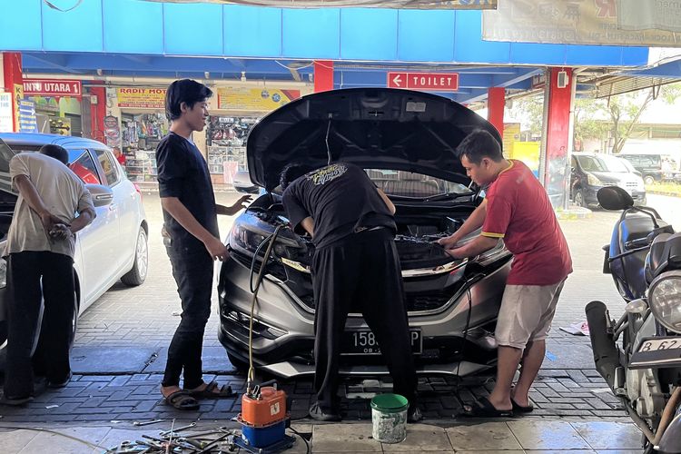 Bengkel spesialis AC mobil, Cahaya AC Mobil di Cinere, Depok, Jawa Barat.