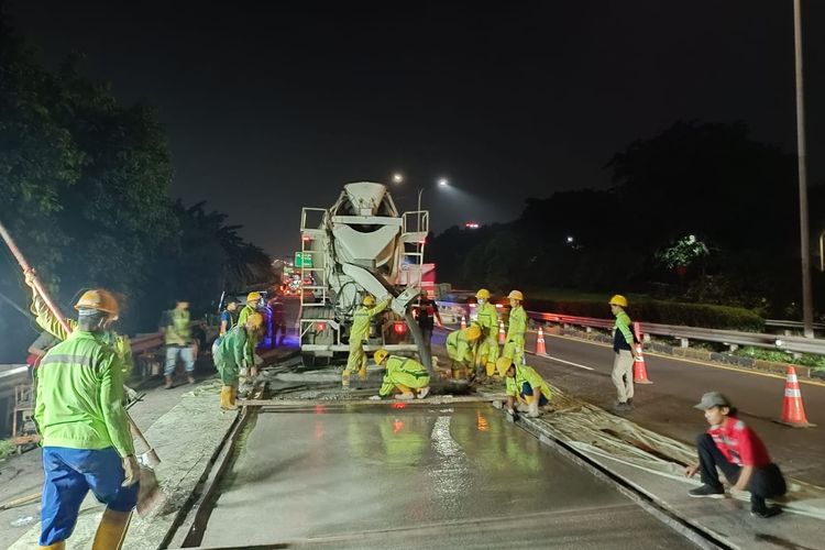 Pekerjaan jalan di Tol JORR