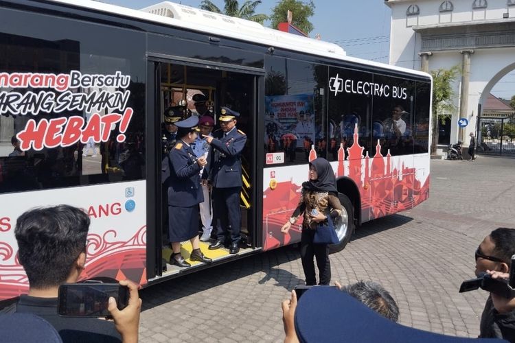 Peremajaan Bertahap, 27 Bus Listrik Trans Semarang Resmi Mengaspal
