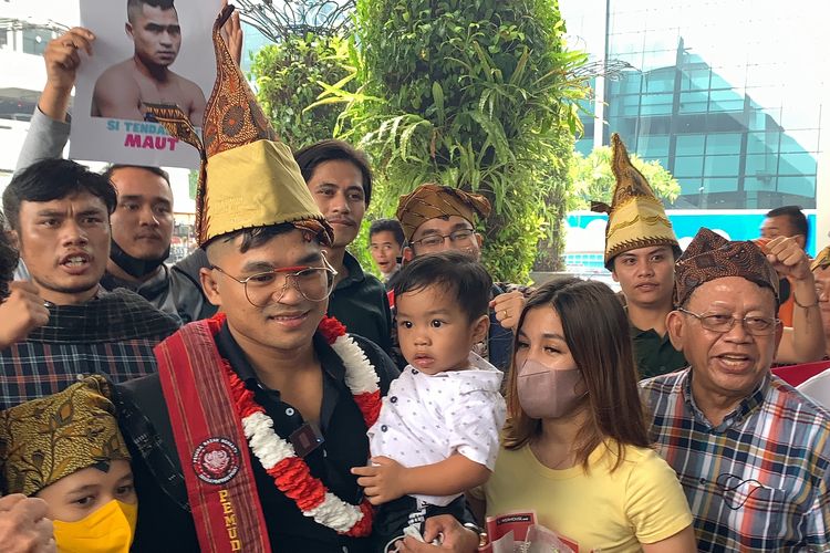Jeka Saragih sudah menyelesaikan pertarungan di semifinal Road to UFC. Ia pun sudah tiba di Indonesia pada Selasa (25/10/2022).