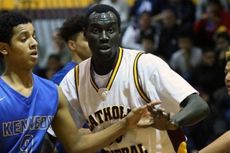 Diduga Palsukan Usia, Pengungsi Sudan yang Jadi Bintang Basket di Kanada Ditahan