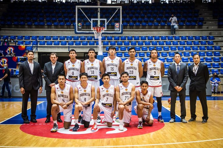 Timanas basket Indonesia melawan Lebanon pada pertemuan kedua dalam window pertama Kualifikasi FIBA World Cup 2023 di Zouk Mikael Arena, Lebanon, Senin (29/11/2021).