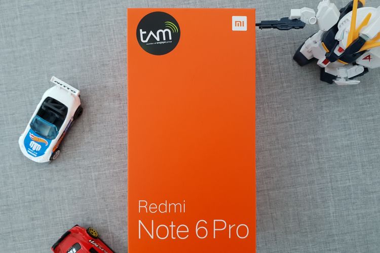 Kemasan bagian depan Redmi Note 6 Pro