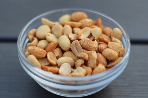 7 Cara Membuat Kacang Bawang Empuk dan Harum