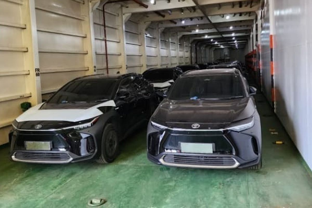 Ratusan unit mobil listrik Lexus UX 300e dan Toyota bZ4X untuk KTT G20 telah sampai Bali