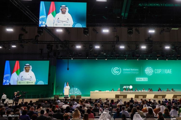 Presiden COP28 Sultan Al Jaber menyampaikan pidatonya saat upacara pembukaan COP28 di Dubai, Uni Emirat Arab (UEA) pada 30 November 2023.