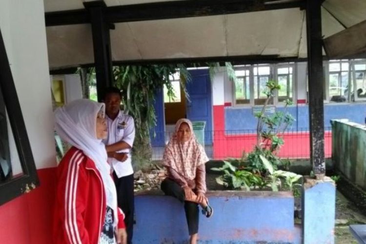 Suasana SDN Selajambe 2 setelah terdengar beberapa kali suara tembakan di pinggir sekolah, Kamis (25/1/2018). 