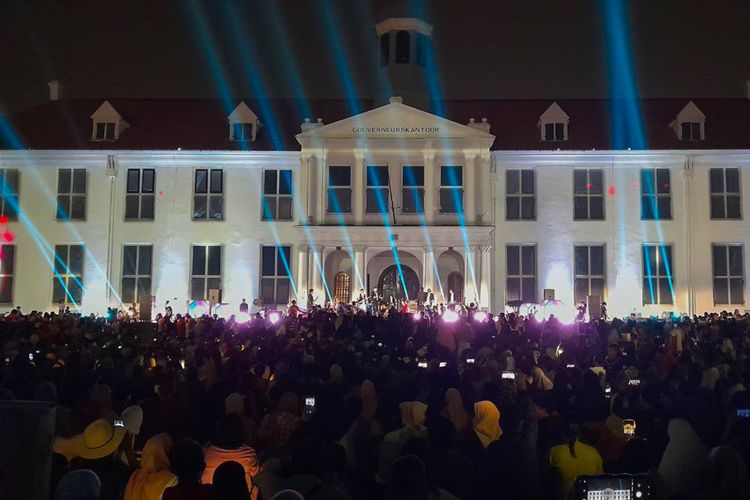 Kota Tua Dipadati Pengunjung Jelang Video Mapping HUT ke-497 Jakarta