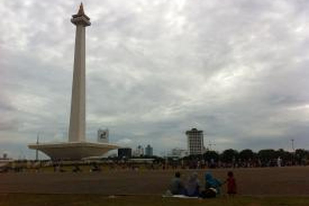 Suasana Monas pada hari pertama tahun 2015.