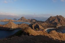 Menjajal Panorama Matahari Terbit Pulau Padar