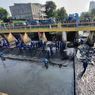 Antisipasi Banjir, Pemkot Jakarta Pusat Gerebek Lumpur Kali Cideng