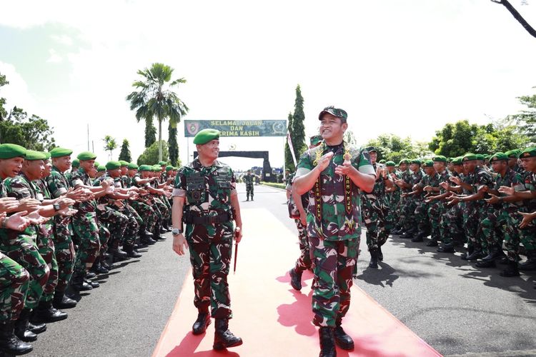 Kepala Staf TNI AD (KSAD) Jenderal Maruli Simanjuntak mengimbau kepada para prajuritnya agar tampil sederhana.  Hal itu disampaikan Maruli saat berkunjung ke Markas Rindam VI/Mulawarman, Kota Banjarbaru, Kalimantan Selatan pada Minggu (8/6/2024).