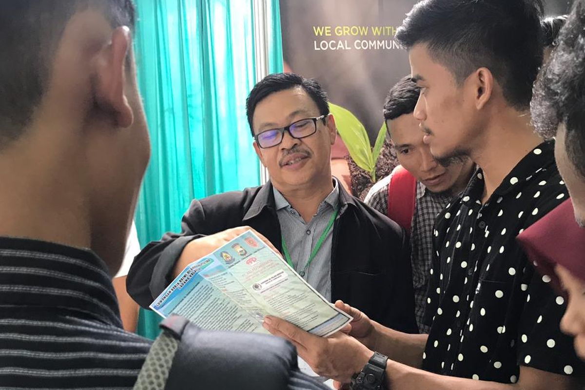 Pameran kerja (job fair) dilaksanakan oleh KJRI Kuching bekerja sama dengan Pemerintah Provinsi Sulawesi Selatan. Pameran ini menawarkan 7.273 lowongan kerja untuk ditempatkan di perusahaan perusahaan asal Sarawak, Malaysia.
