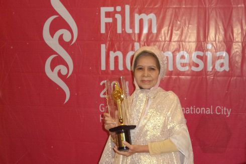 Budiyati Abiyoga Dapatkan Penghargaan Lifetime Achievement FFI 2017