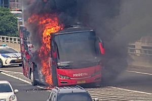 Bus Terbakar di Tol Wiyoto-Wiyono, Lalu Lintas Macet Total