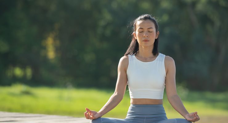 Yoga Tingkatkan Kemampuan Kognitif Wanita yang Berisiko Alzheimer