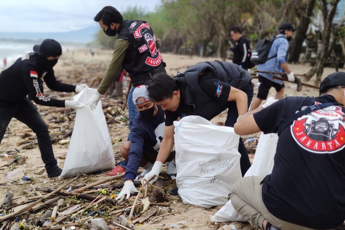 XSR Brotherhood MC Indonesia lakukan Munas dan bersih-bersih Pantai Kuta