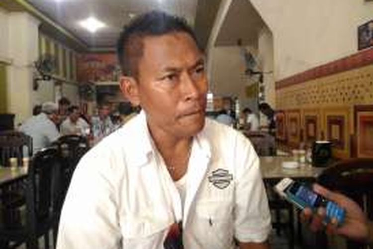 AKBP Untung Sangadi, saat diwawancarai wartawan terkait pencalonannya untuk maju di Pilkada SBB, Maluku Selasa (5/4/2016)