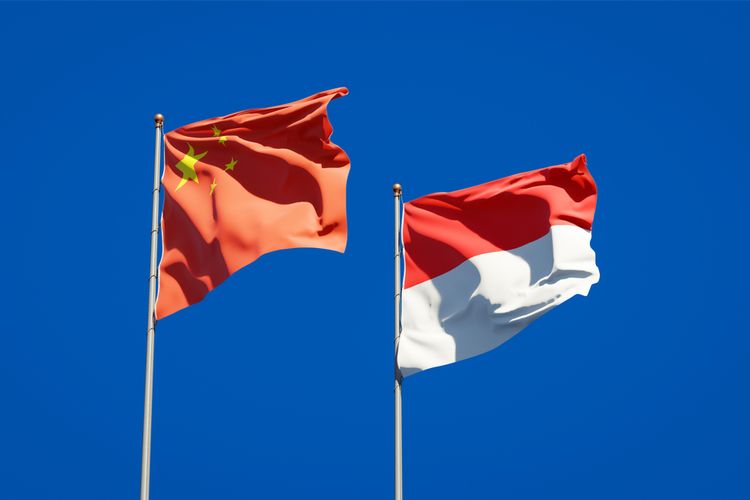 Ilustrasi bendera Indonesia dan China.