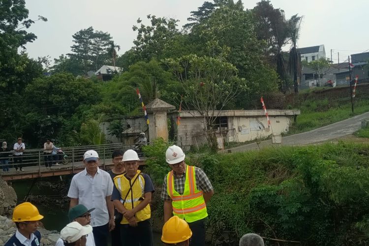 Tepi Sungai Longsor di Tangsel, Pembangunan Turap dan Bronjong di 3 Titik Ditargetkan Rampung Sebelum Musim Hujan