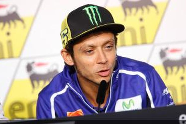 Pebalap Movistar Yamaha asal Italia, Valentino Rossi, berbicara dengan media pada konferensi pers jelang GP Jerman di Sirkuit Sachsenring, Kamis (10/7/2014).